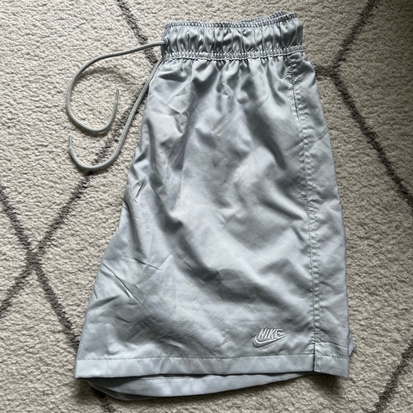 Nike Woven Shorts - Picture 2 of 5